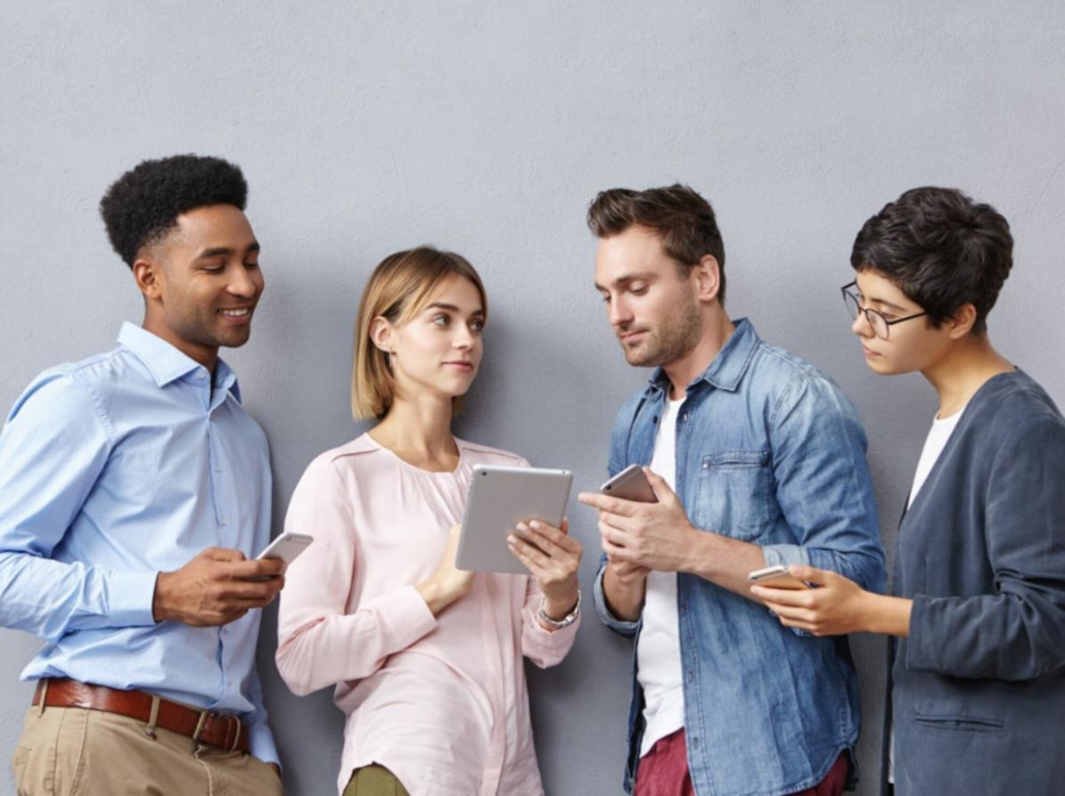 Workshop-Teilnehmer bei einer praktischen Übung zur Teamentwicklung